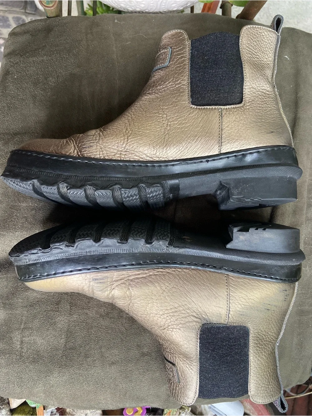 Brunello Cucinelli Metallic Gold Leather Chelsea Boot - Picture 4 of 14